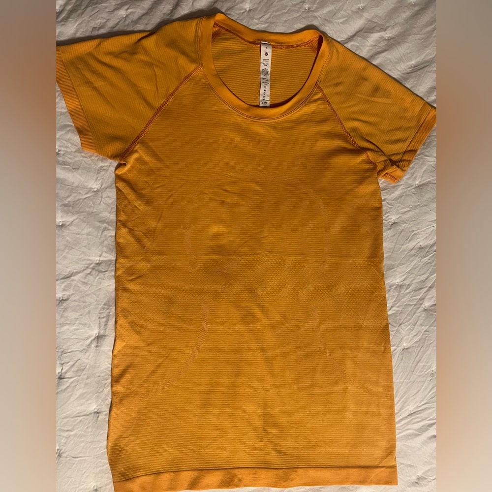 Lululemon Swiftly Tech Short-Sleeve Shirt 2.0
 Mango Dream Size 8